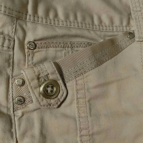 White House Black Market Casual Tan Safari Shorts With Cuff Gold Details Size 4 - Picture 5 of 7